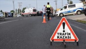 afyonda kaza refuje giren otomobilde 2 kisi yaralandi 4lK3NueE.jpg
